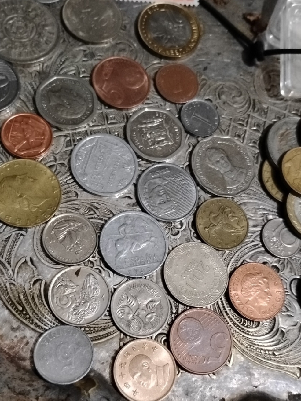 Assorted World Coins Lot - Mixed Metal Colors - Picture 2 of 3